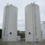 Cuve de stockage liquide avec bache de rétention en béton