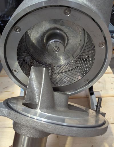 Illustration de "arrivée tangentielle du produit dans le corps du tamis