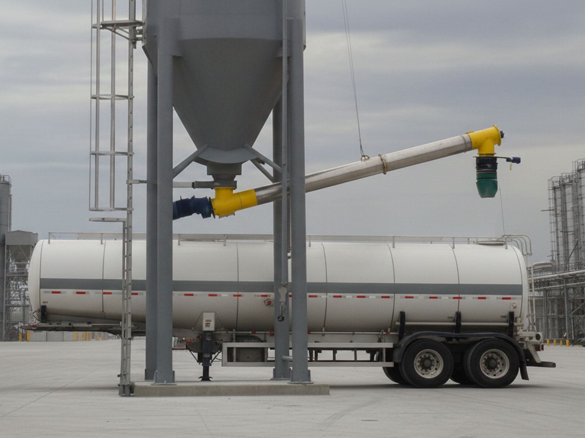 Remplissage de citerne avec manche de chargement 2 SYVRAC