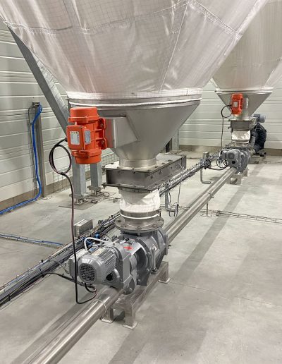 Alimentation d'un système de transfert pneumatique