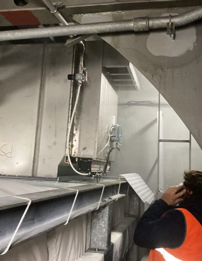 Installation du silo souple dans le navire