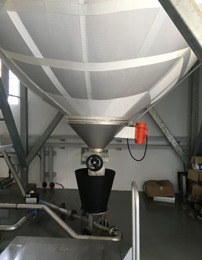 Silo de calcaire équipé d'un système de déchargement