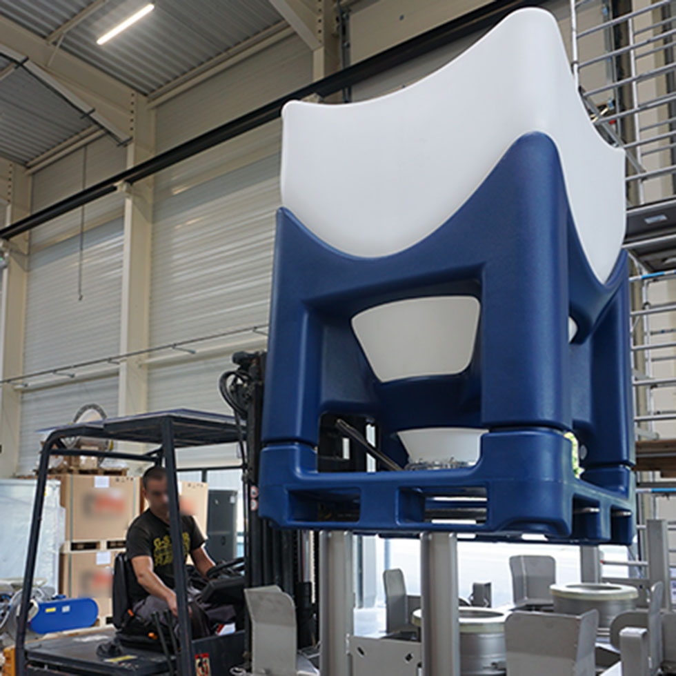 Manipulation d'un conteneur IBC avec un chariot élévateur