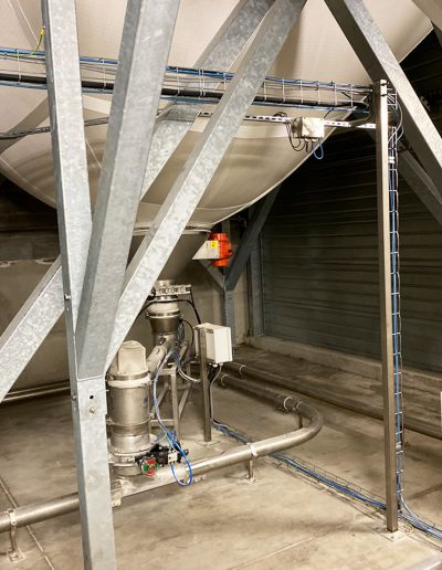 Convoyage des farines à la base des silos de stockage