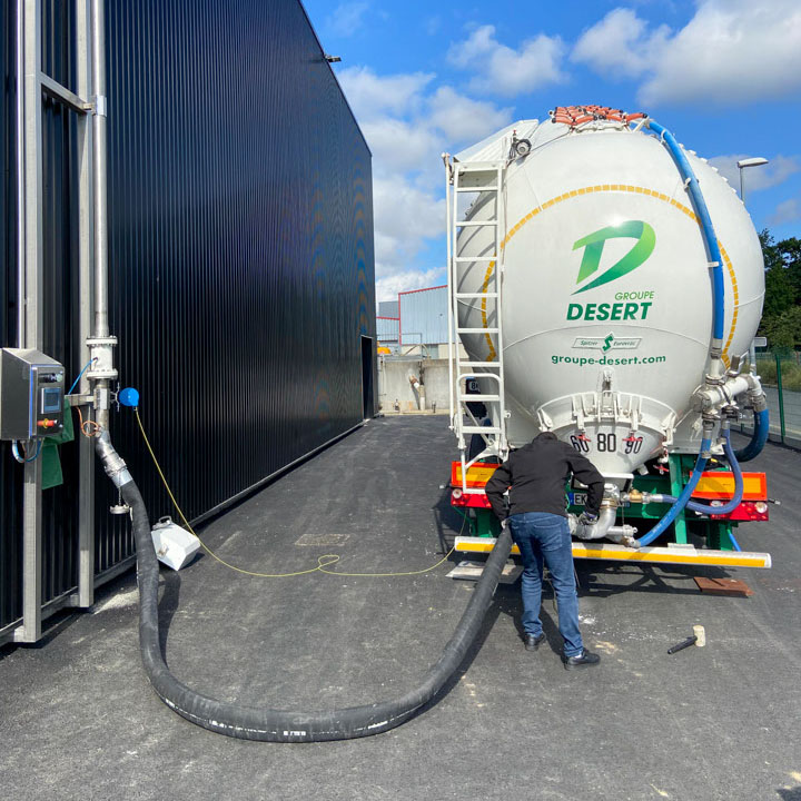 Le camion citerne connecté au réseau