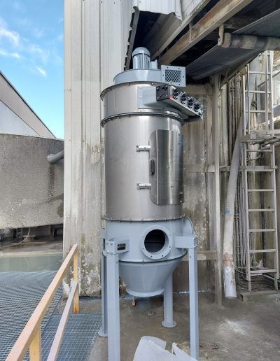 Dépoussiéreur en inox de 22m³ avec trémie et seau