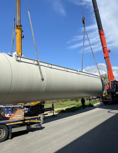 Levage du silo rigide pour implantation