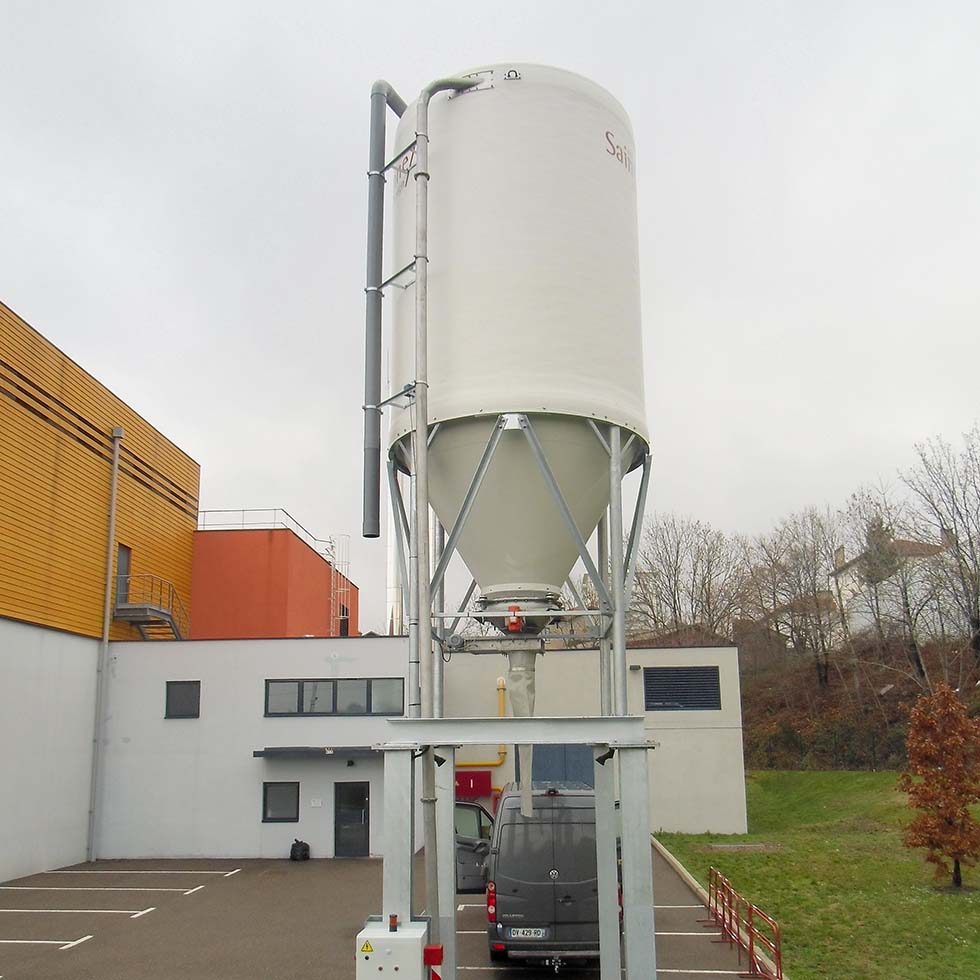 Portique de chargement de sel pour déneigement
