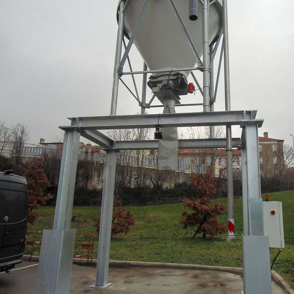 Silo en résine pour le stockage de sel de déneigement
