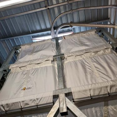 Toile textile respirante et filtrante pour silo souple