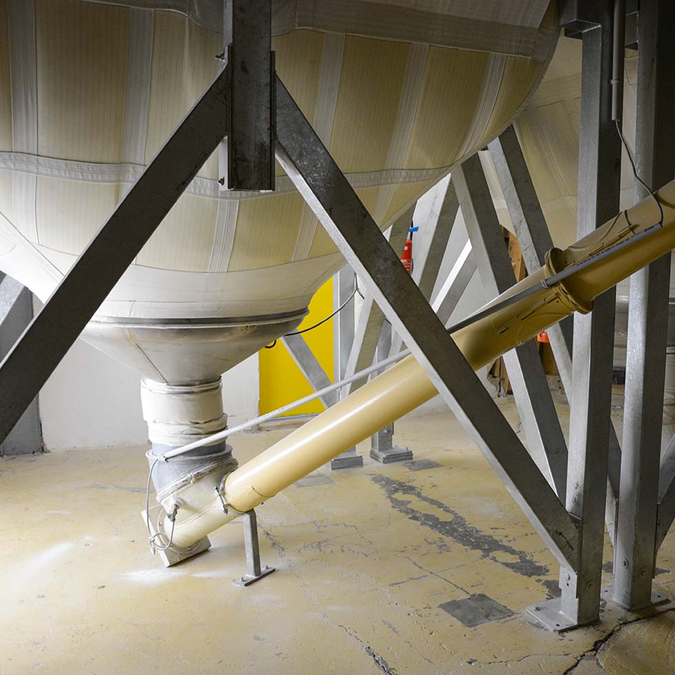 Stockage farine en silo textile avec fond vibrant inox