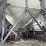 Vis de transfert à la base d'un silo souple textile