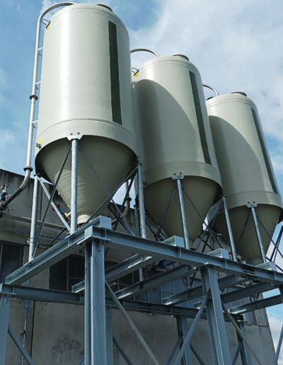 Silos rigides de stockage des carnasses de tannage