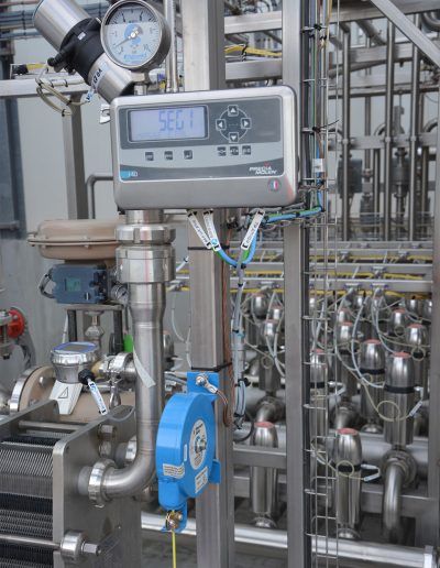 Système de pesage industriel en face d'un process liquide de NEP CIP