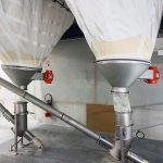 Système de vis souple pour le transport de granulés depuis un silo souple